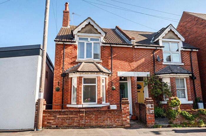 3 Bedroom House For Sale In Hanbury Rd, Swanage, BH19