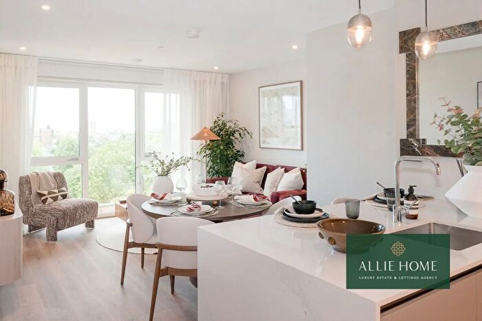 2 Bedroom Flat For Sale In Bow Common Ln, Bow Green, E3