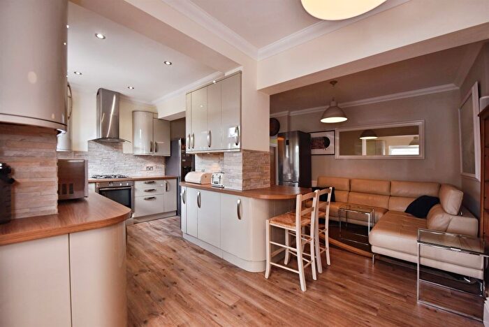 4 Bedroom Semi Detached House For Sale In Dundonald Drive, Leigh-On-Sea, SS9