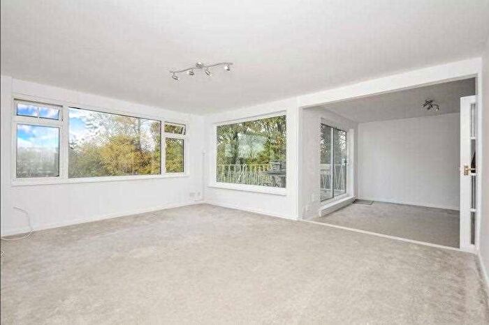 3 Bedroom Flat For Sale In Bramleyhyrst, Bramley Hill, Croydon, CR2