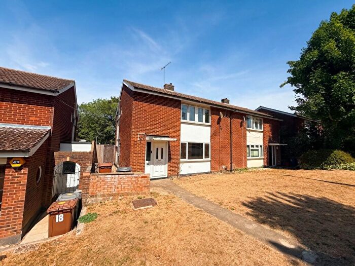 4 Bedroom Semi-Detached House For Sale In The Dell, Stevenage, SG1