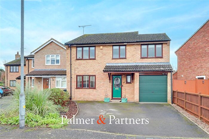 4 Bedroom Link Detached House For Sale In Sowerberry Close, Chelmsford, Essex, CM1