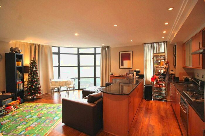2 Bedroom Flat To Rent In Point Wharf, Brentford, TW8