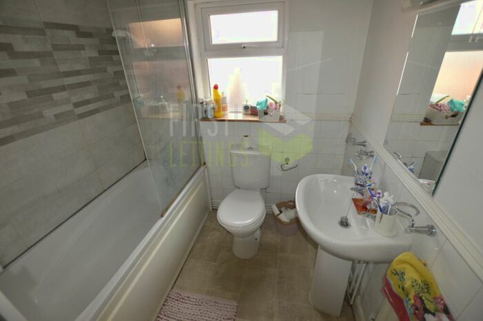 4 Bedroom Terraced House To Rent In College Avenue, Highfields, LE2