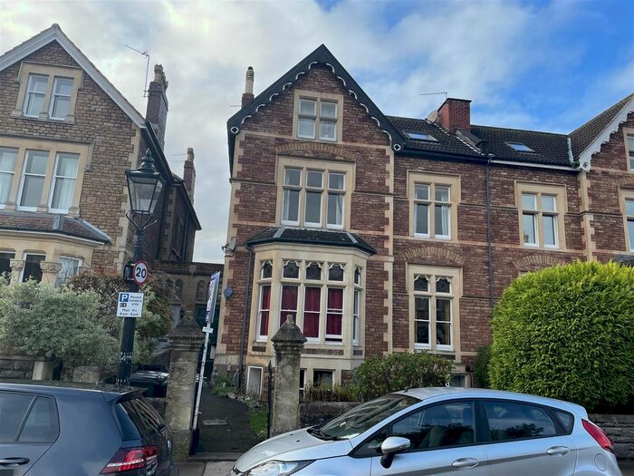 2 Bedroom Flat To Rent In Hurle Crescent, Clifton, Bristol, BS8