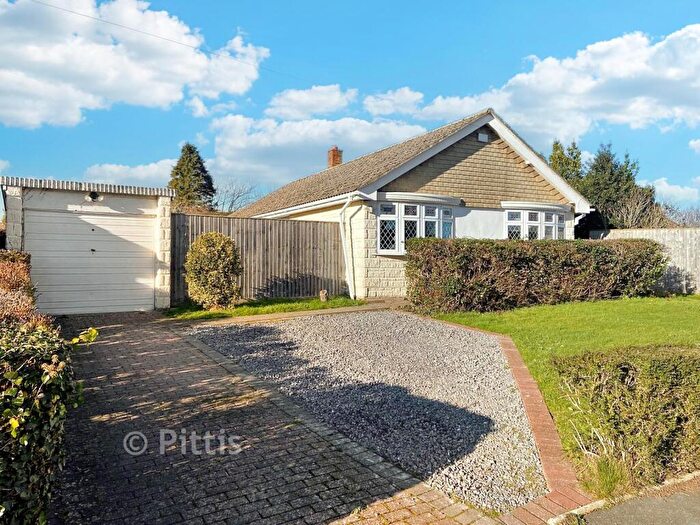 3 Bedroom Detached Bungalow For Sale In Hinton Road, Newport, Isle Of Wight, PO30