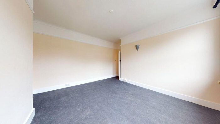 2 Bedroom Flat For Sale In Cheriton High Street, Folkestone, CT19