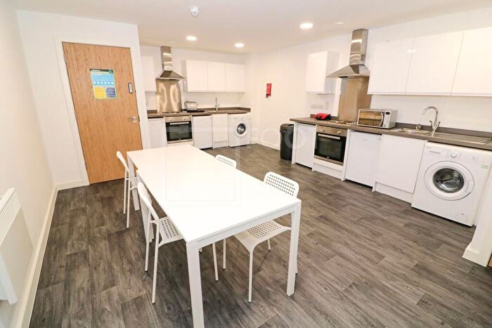 Flat To Rent In Colonnade House Includes Electric + Water Bills, BD1