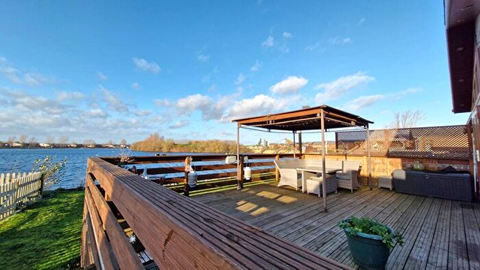 2 Bedroom Park Home For Sale In South Bank, Tallington Lakes, Stamford, PE9