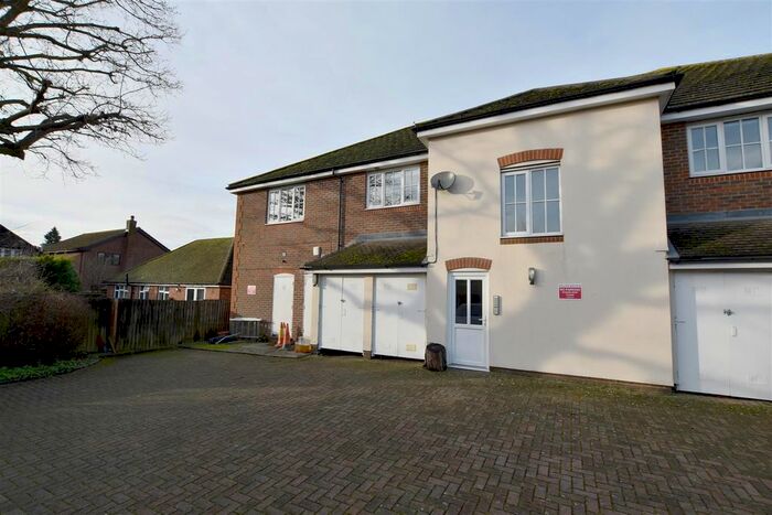 1 Bedroom Flat To Rent In Priestlands Close, Horley, RH6