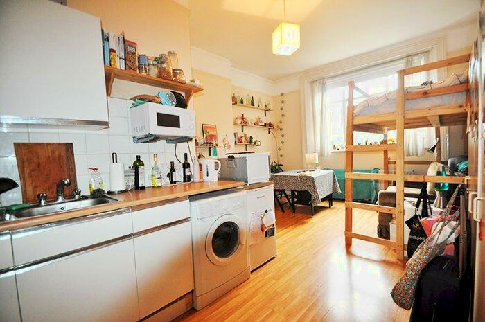 Studio To Rent In Woodberry Grove, London, N4