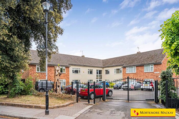 2 Bedroom Flat To Rent In The Green, London, N21