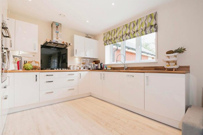 4 Bedroom Detached House For Sale In Cleverley Rise, Bursledon, Southampton, SO31