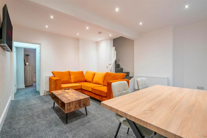 2 Bedroom Flat To Rent In Ecclesall Road, Sheffield, S11