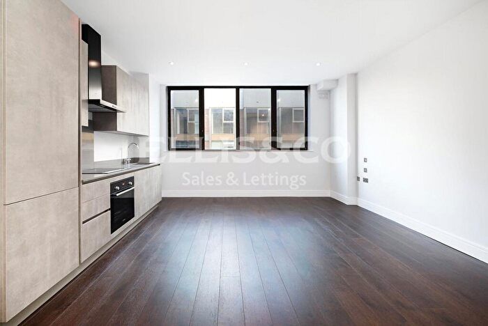2 Bedroom Apartment To Rent In High Road, Whetstone, N20