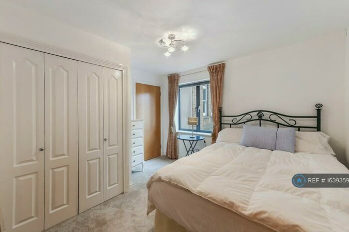 2 Bedroom Flat To Rent In Sherard Court, London, N7