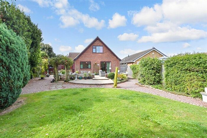 4 Bedroom Chalet For Sale In The Fairway, Dymchurch, Romney Marsh, Kent, TN29