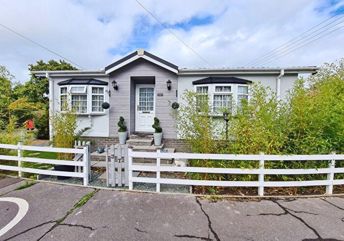 2 Bedroom Mobile/park Home For Sale In Bourne Lane, Woodlands, SO40