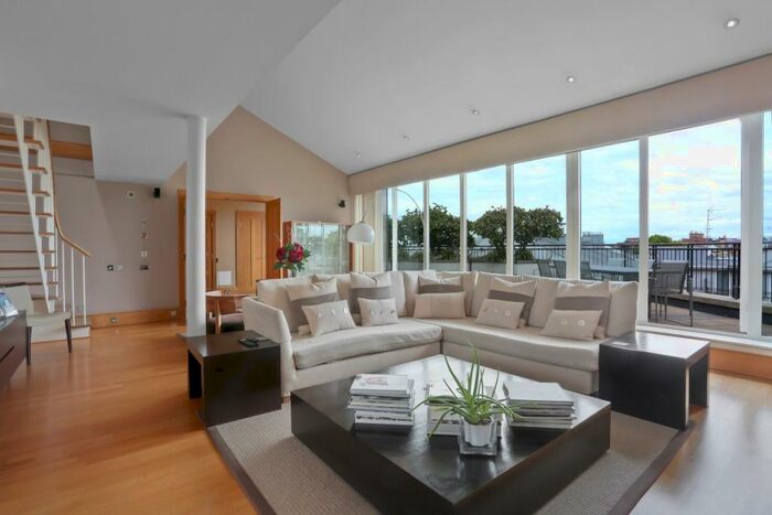 3 Bedroom Apartment To Rent In Coleridge Gardens, Chelsea, SW10