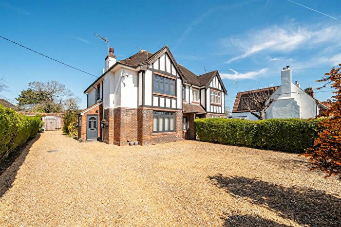 4 Bedroom Semi Detached House For Sale In Wick Lane, Devizes, SN10