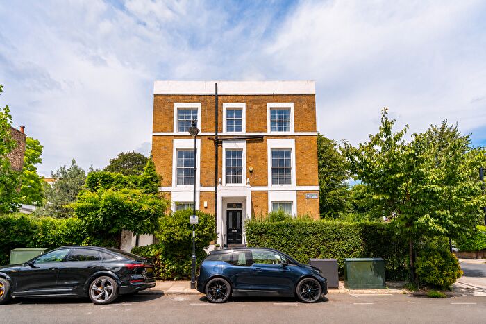 2 Bedroom Flat For Sale In Southgate Road, De Beauvoir, London, N1