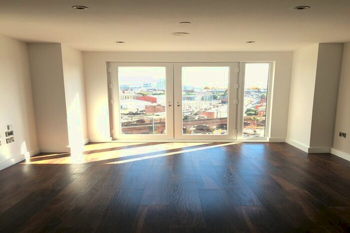 2 Bedroom Flat To Rent In Rivergate, Ordsall Lane, M5