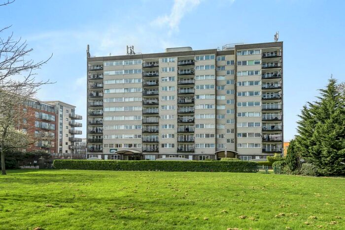 2 Bedroom Flat To Rent In Master Gunner Place London, SE18