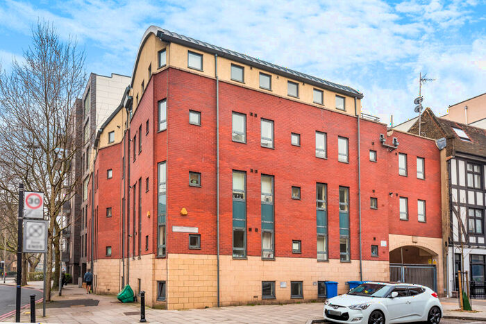 2 Bedroom Flat To Rent In Old Jamaica Road, London, SE16