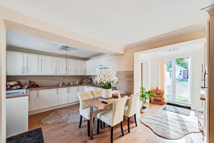 4 Bedroom Bungalow For Sale In Cleeve Lawn, Swindon, Wiltshire, SN3