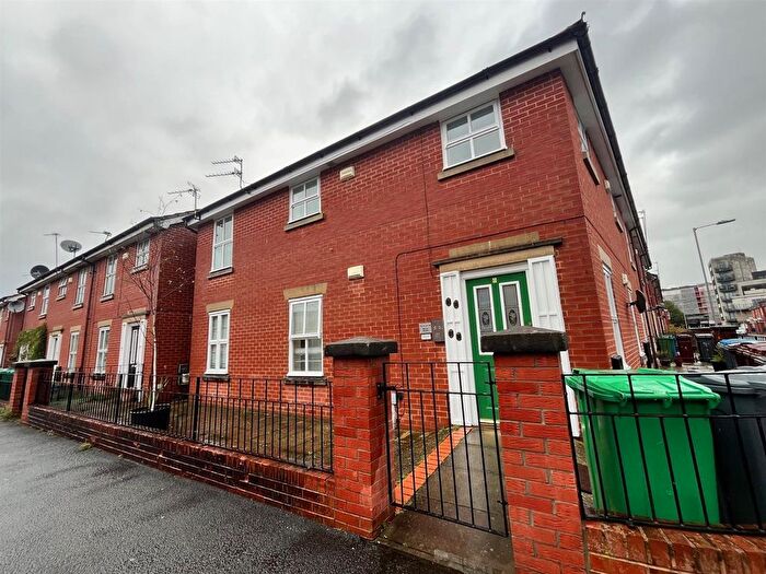 1 Bedroom Flat To Rent In Heron Street, Hulme, Manchester, M15