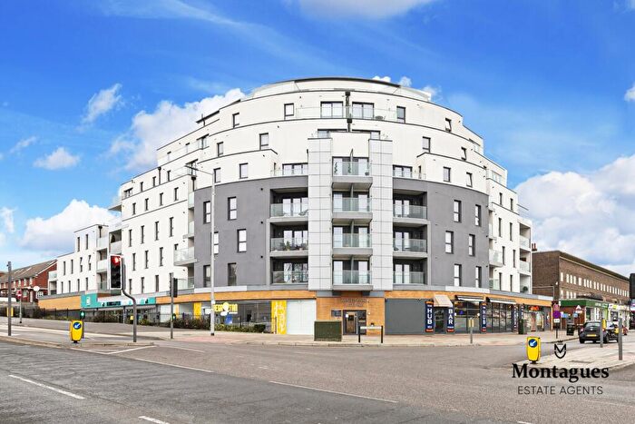 2 Bedroom Apartment For Sale In The Broadway, Loughton, IG10