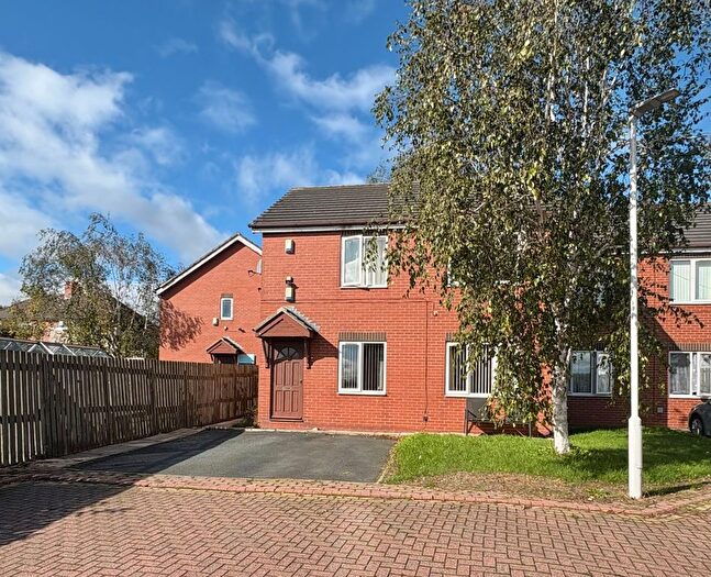 2 Bedroom Flat To Rent In Farnley View, Drighlington, Bradford, BD11