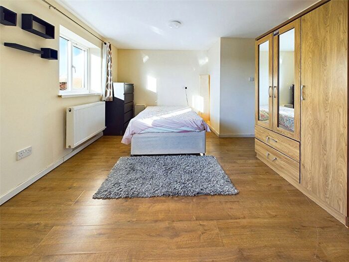 5 Bedroom Semi-Detached House To Rent In Ashdale Close, Whitton, Twickenham, TW2