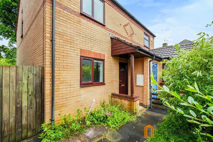 2 Bedroom Semi-Detached House To Rent In Blackstock Close, OX3