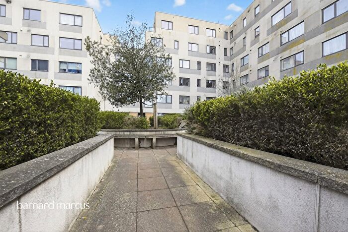 1 Bedroom Flat For Sale In Town Lane, Stanwell, Staines-Upon-Thames, TW19
