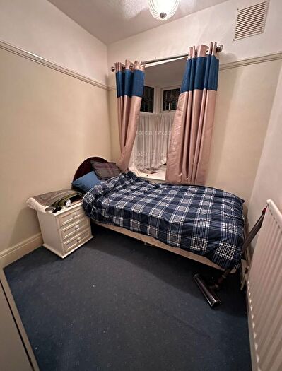 1 Bedroom Terraced House To Rent In Ashburton Avenue, Ilford, IG3