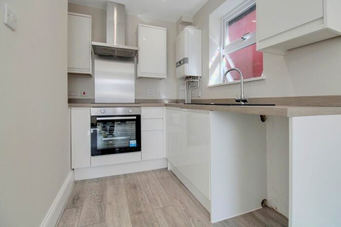 2 Bedroom Apartment To Rent In Millbrook Road East, Southampton, SO15