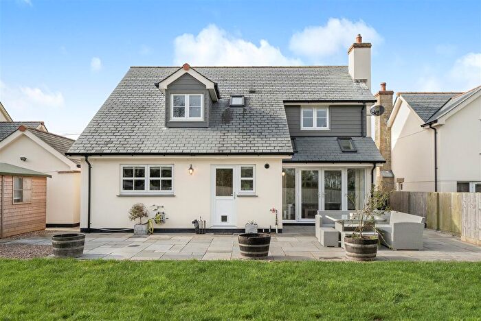 5 Bedroom Detached House For Sale In Trenerth Road, Leedstown, Hayle, TR27