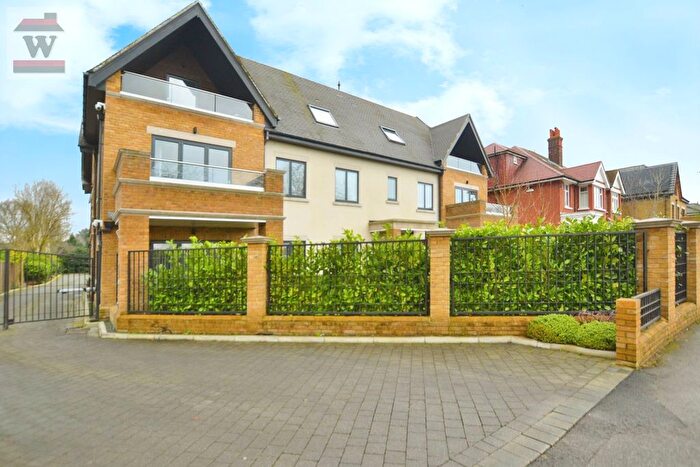 2 Bedroom Flat To Rent In Wood Lane, Isleworth, TW7