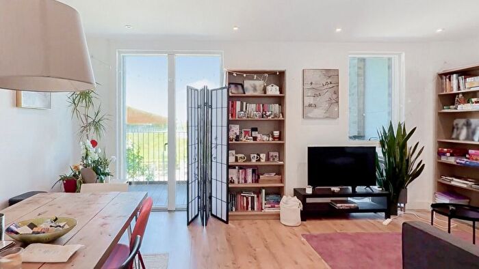 3 Bedroom Flat For Sale In Hewett House, E20