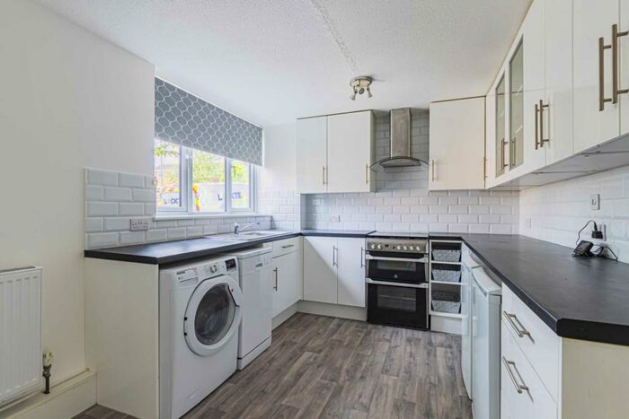 2 Bedroom Apartment To Rent In Valleyside, Hemel Hempstead, HP1