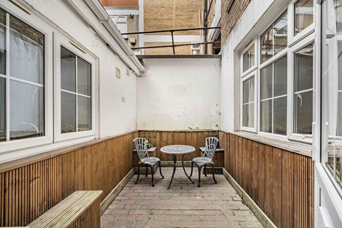 1 Bedroom Flat To Rent In Hertford Street, London, W1J