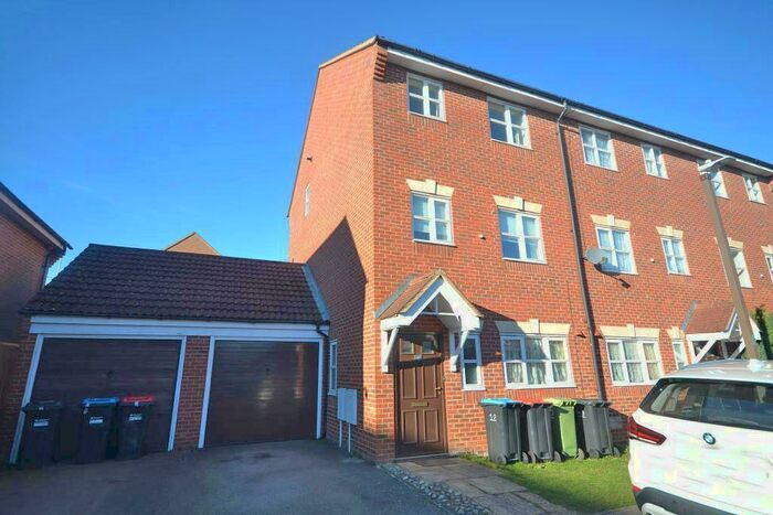 4 Bedroom Semi-Detached House To Rent In Brantwood Close, Westcroft, Milton Keynes, Buckinghamshire, MK4