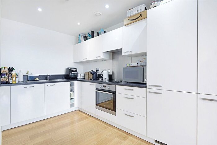 1 Bedroom Flat To Rent In Carney Place, Brixton, SW9