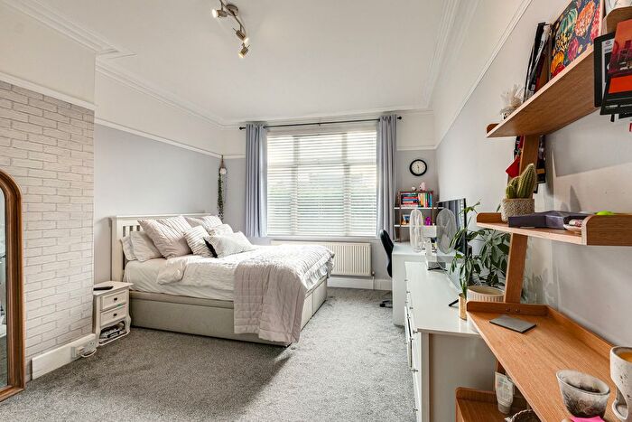 4 Bedroom Semi Detached House For Sale In Sunningdale Avenue, Leigh-On-Sea, SS9