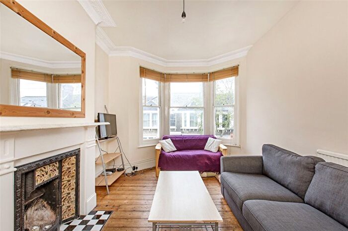 2 Bedroom Flat To Rent In Tremadoc Road, London, SW4