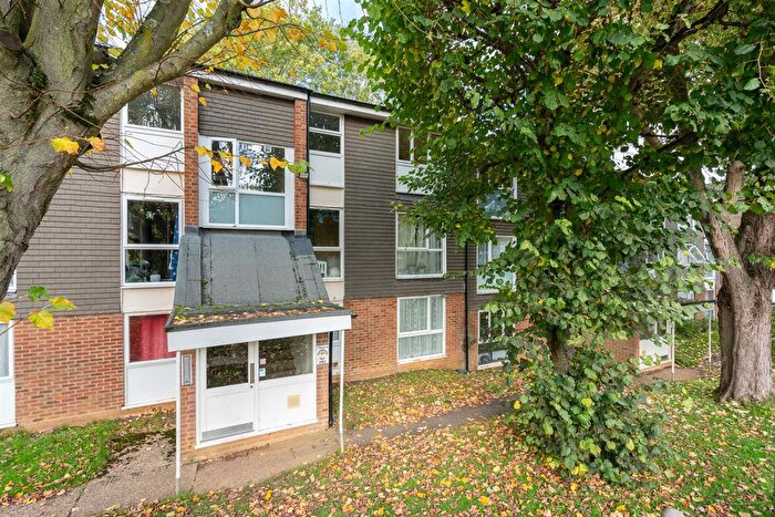 2 Bedroom Flat For Sale In Cuffley Court, Hemel Hempstead, HP2