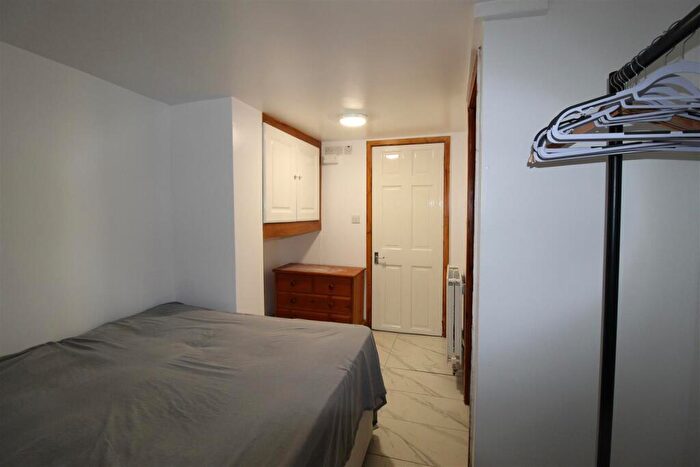 1 Bedroom Apartment To Rent In Back Roman Place, Roundhay, Leeds, LS8