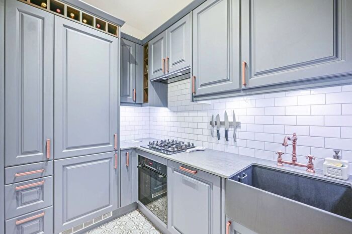 2 Bedroom Flat For Sale In Courtfield Road, South Kensington, London, SW7