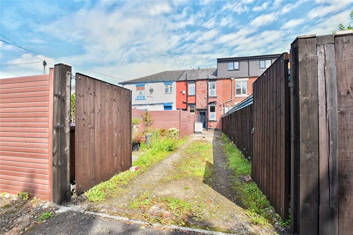1 Bedroom Terraced House For Sale In Oldham Road, Lowerplace, Rochdale, Greater Manchester, OL11